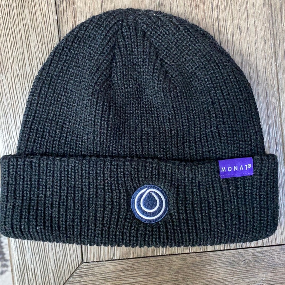 Black monat beanie